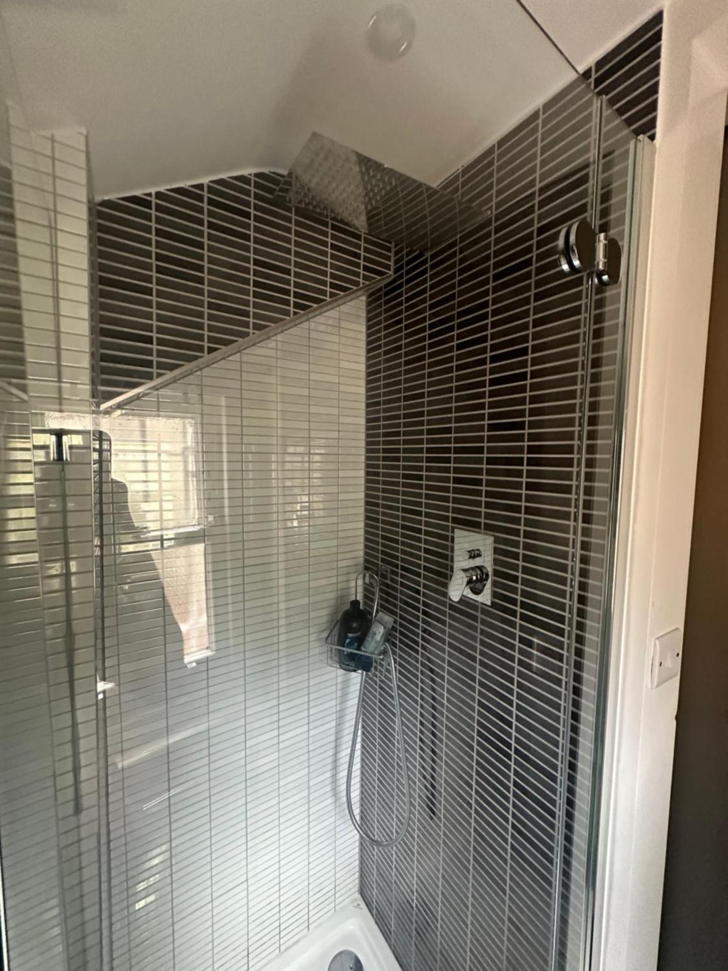 Large Studio Flat In Kensington 런던 외부 사진